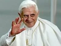 Бенедикт XVI отрекся от престола ради женского монастыря?