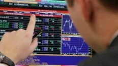 Российский рынок акций открылся падением: индекс ММВБ упал на 0.07%