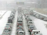Результаты снежной бури в США: 9 погибших, 700 тысяч без света и довольные дети в Нью-Йорке